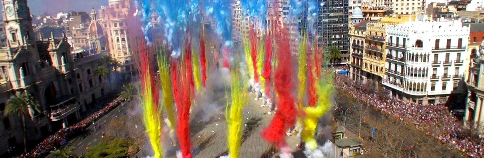 dónde alojarse para las Fallas Valencia 2025 mascletá