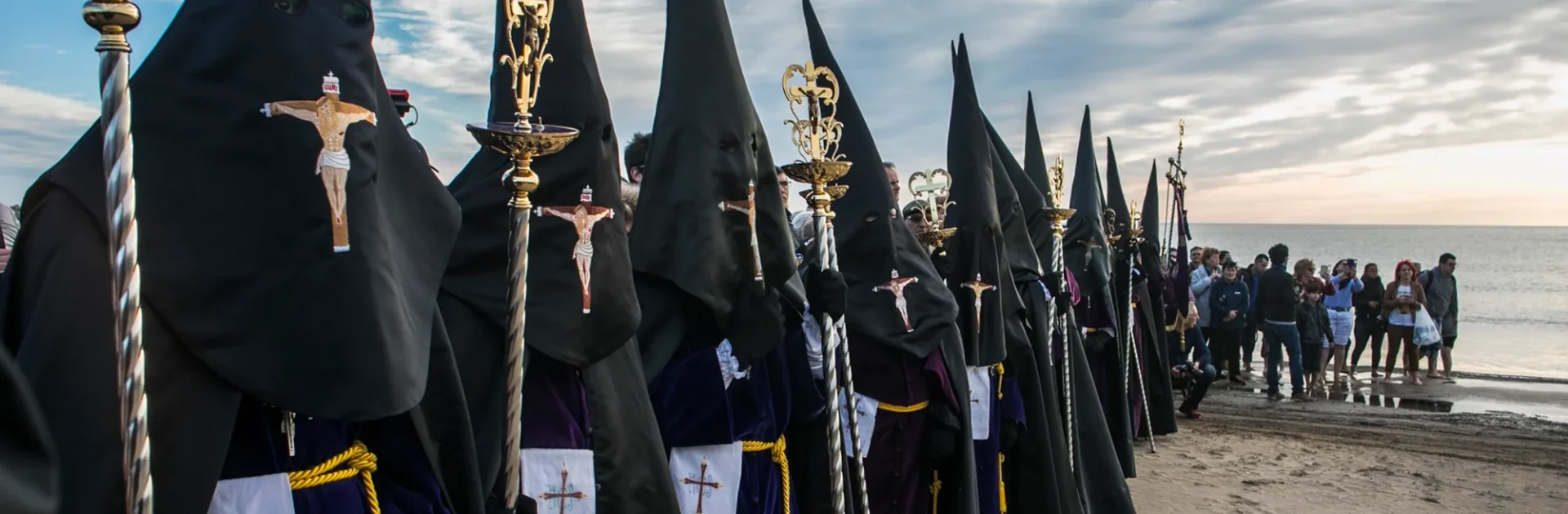 Apartamentos Turísticos en Valencia para Semana Santa procesion