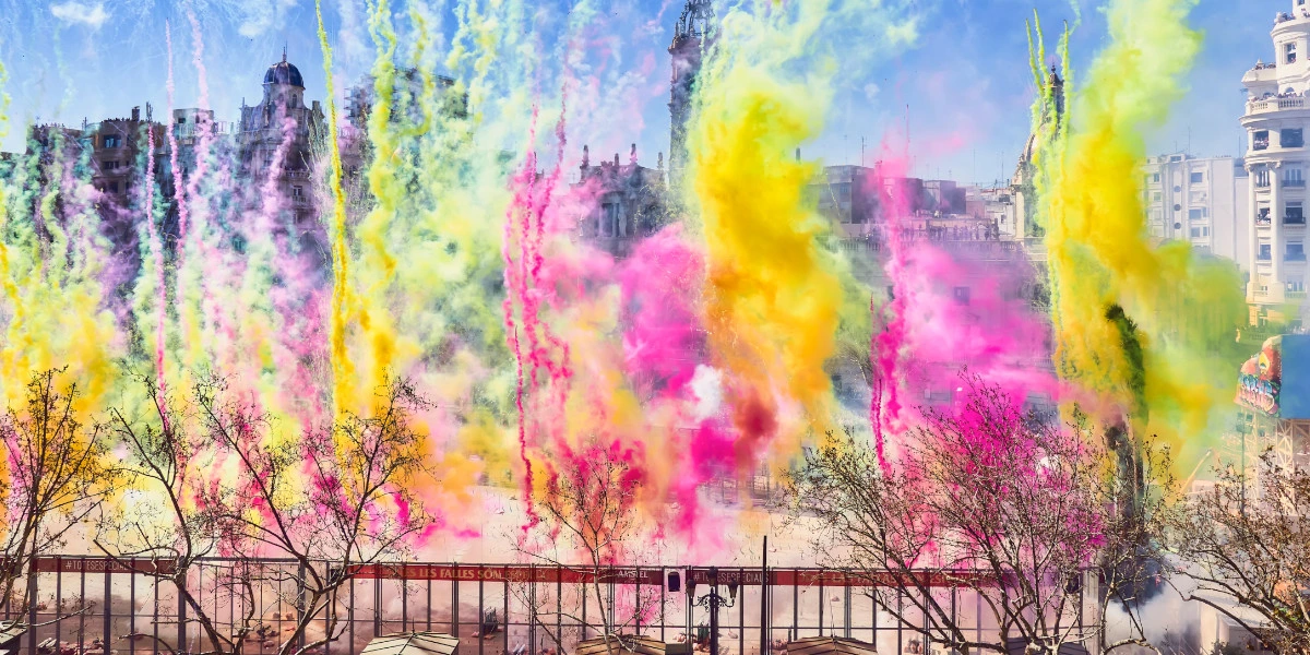 Fallas 2025 Valencia: qué ver y dónde alojarse mascleta