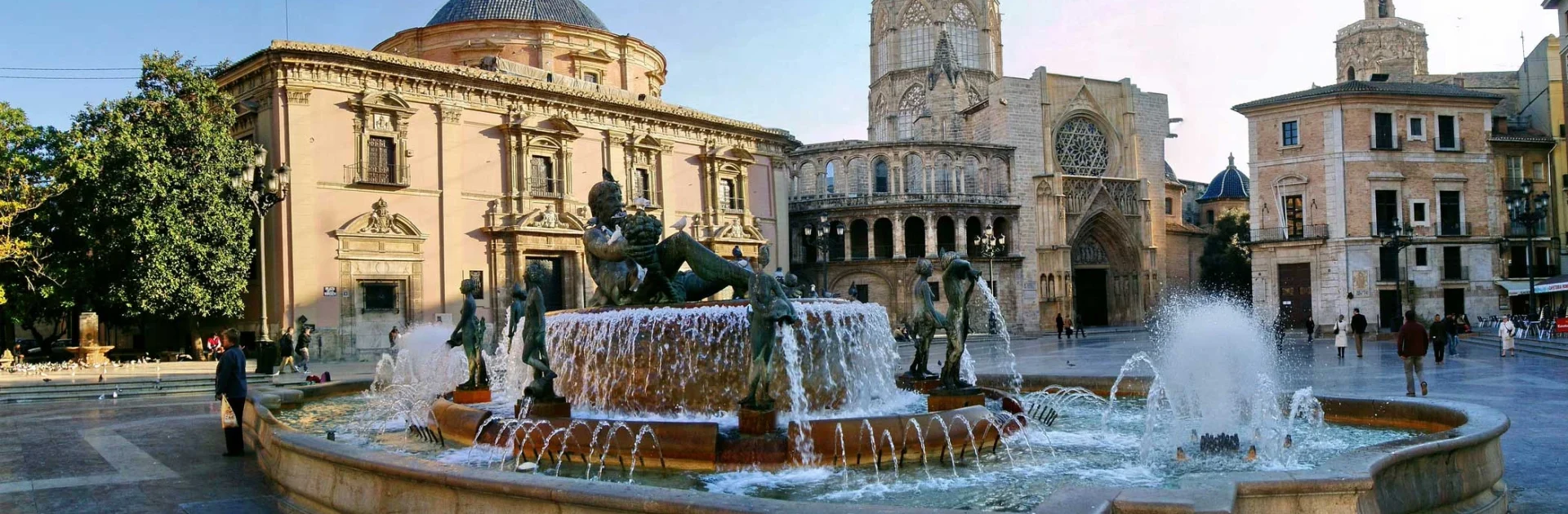 Apartamentos Turísticos en Valencia Cerca de la Plaza de la Virgen