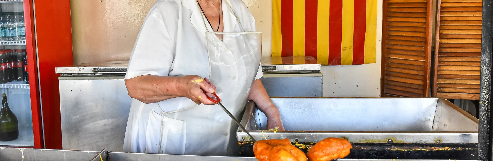 La tradición de los buñuelos en fallas caseta