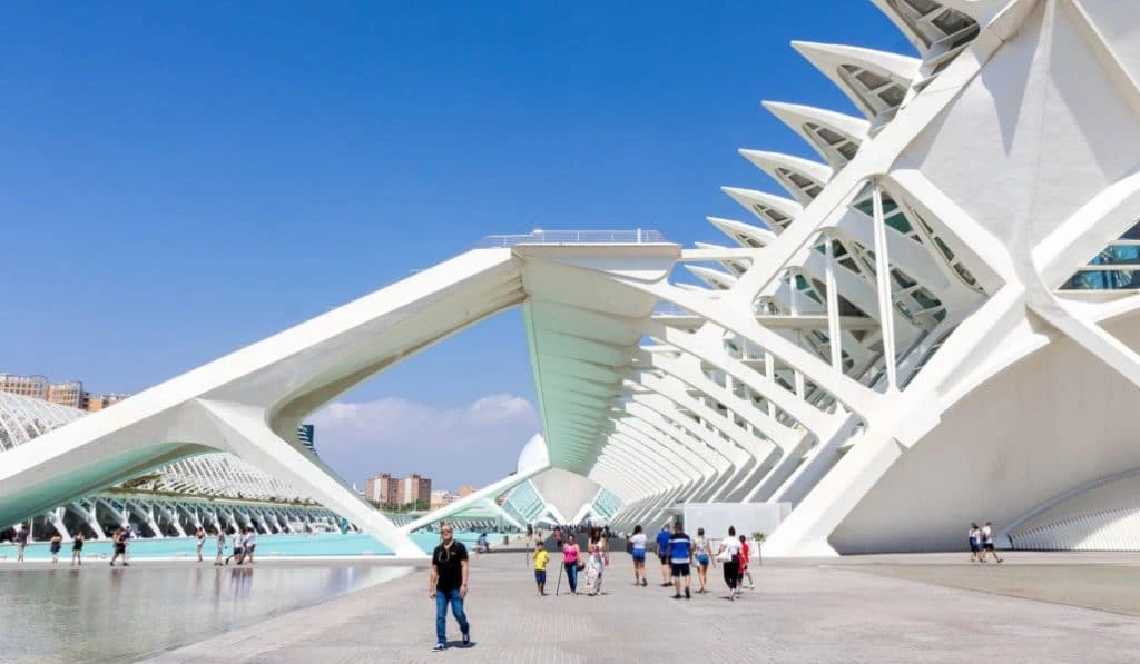 Mejores zonas para alojarse en apartamentos turísticos en Valencia en verano artes