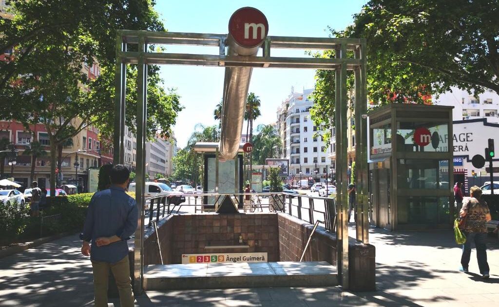 apartamentos turísticos en Valencia cerca de estaciones de metro estratégicas
