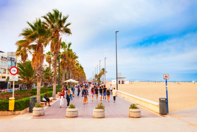 Reservar apartamentos turísticos en Valencia para el mes de abril: Tu Guía Completa