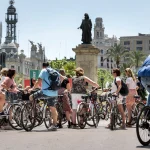 Apartamentos turísticos en Valencia pensados para moverse en bici. Ruta, ritmo y descanso con Aire Holidays.