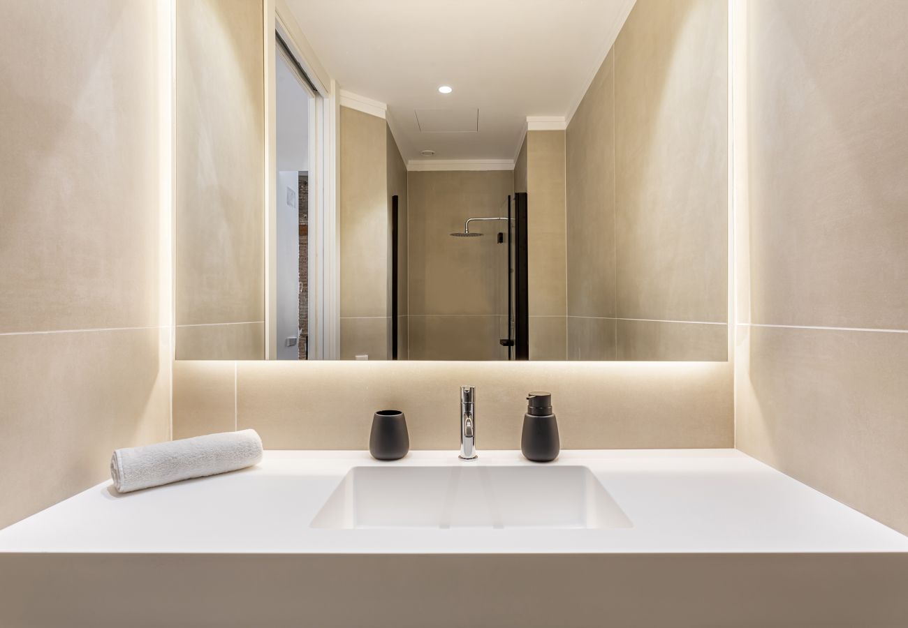 Apartment in Valencia / València - Stunning Duplex in the City Center. 7