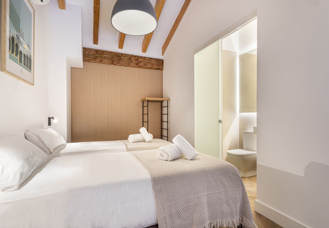 Apartment in Valencia / València - Stunning Duplex in the City Center. 7